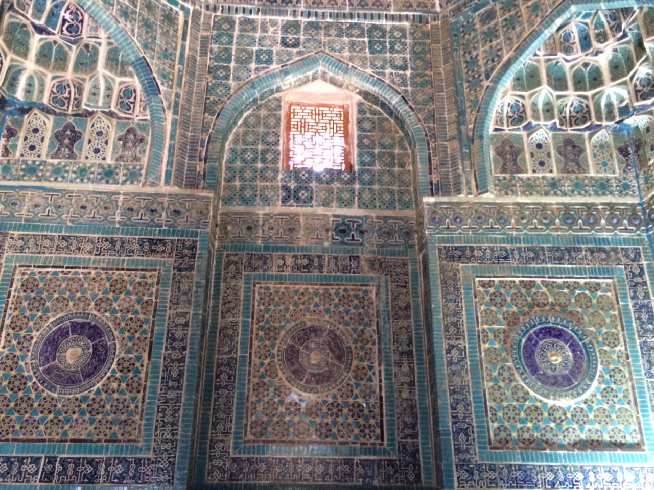 A [Free] Visit to the Shah-i-Zinda Ensemble in Samarkand – Caroline ...